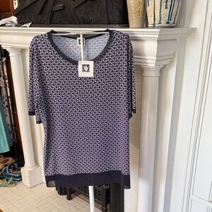 Anne Klein flowy‎ knit top in navy and white. NWT . Retail 59
